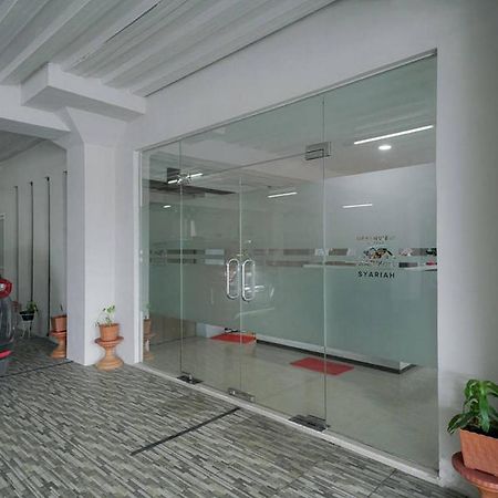 Urbanview Hotel Bari Syariah Palembang By Reddoorz Экстерьер фото