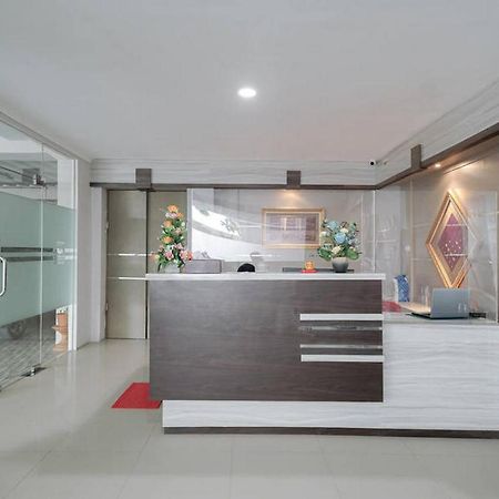Urbanview Hotel Bari Syariah Palembang By Reddoorz Экстерьер фото