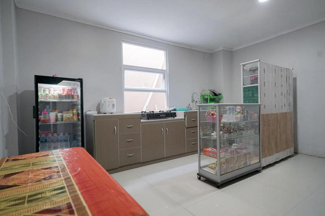 Urbanview Hotel Bari Syariah Palembang By Reddoorz Экстерьер фото