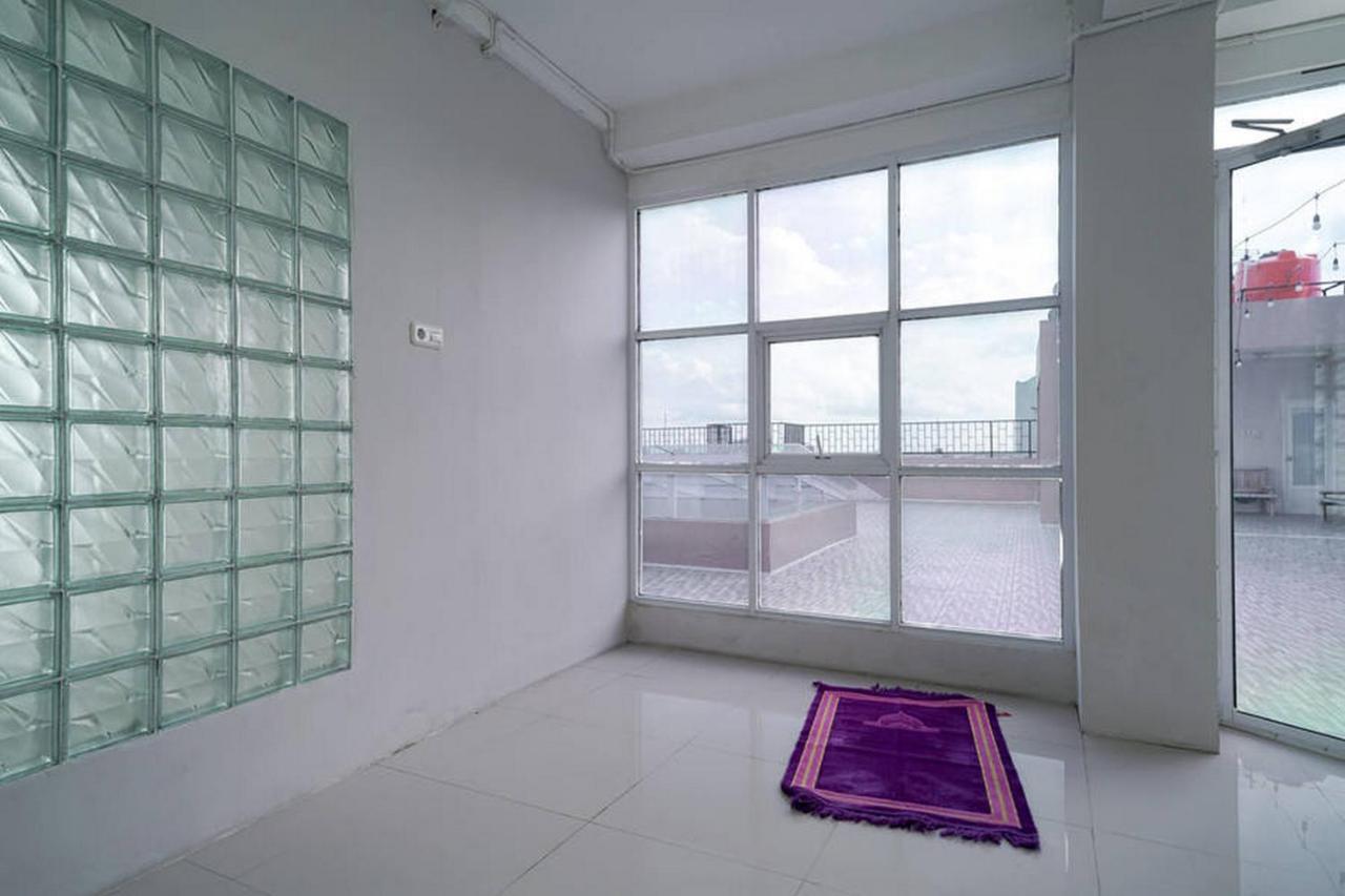 Urbanview Hotel Bari Syariah Palembang By Reddoorz Экстерьер фото