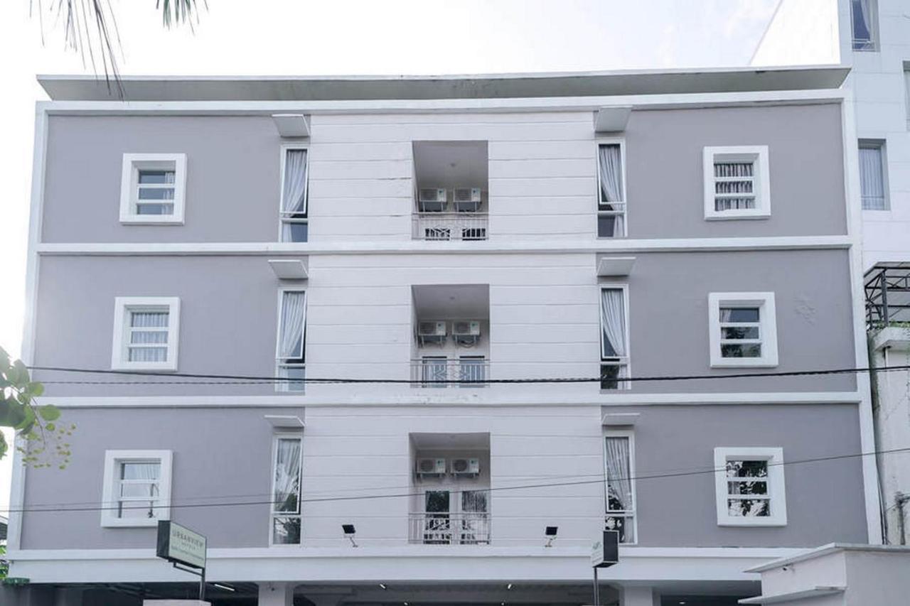 Urbanview Hotel Bari Syariah Palembang By Reddoorz Экстерьер фото