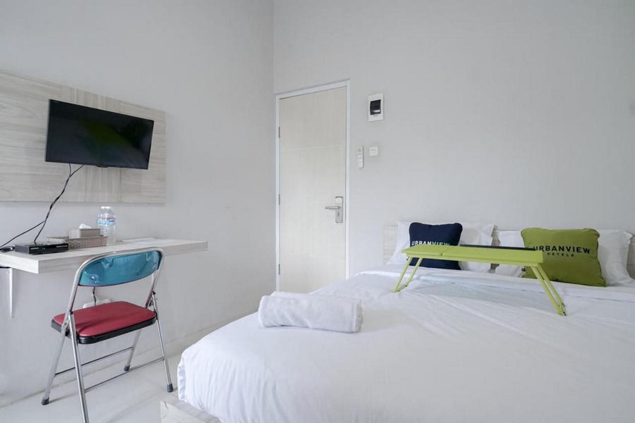Urbanview Hotel Bari Syariah Palembang By Reddoorz Экстерьер фото